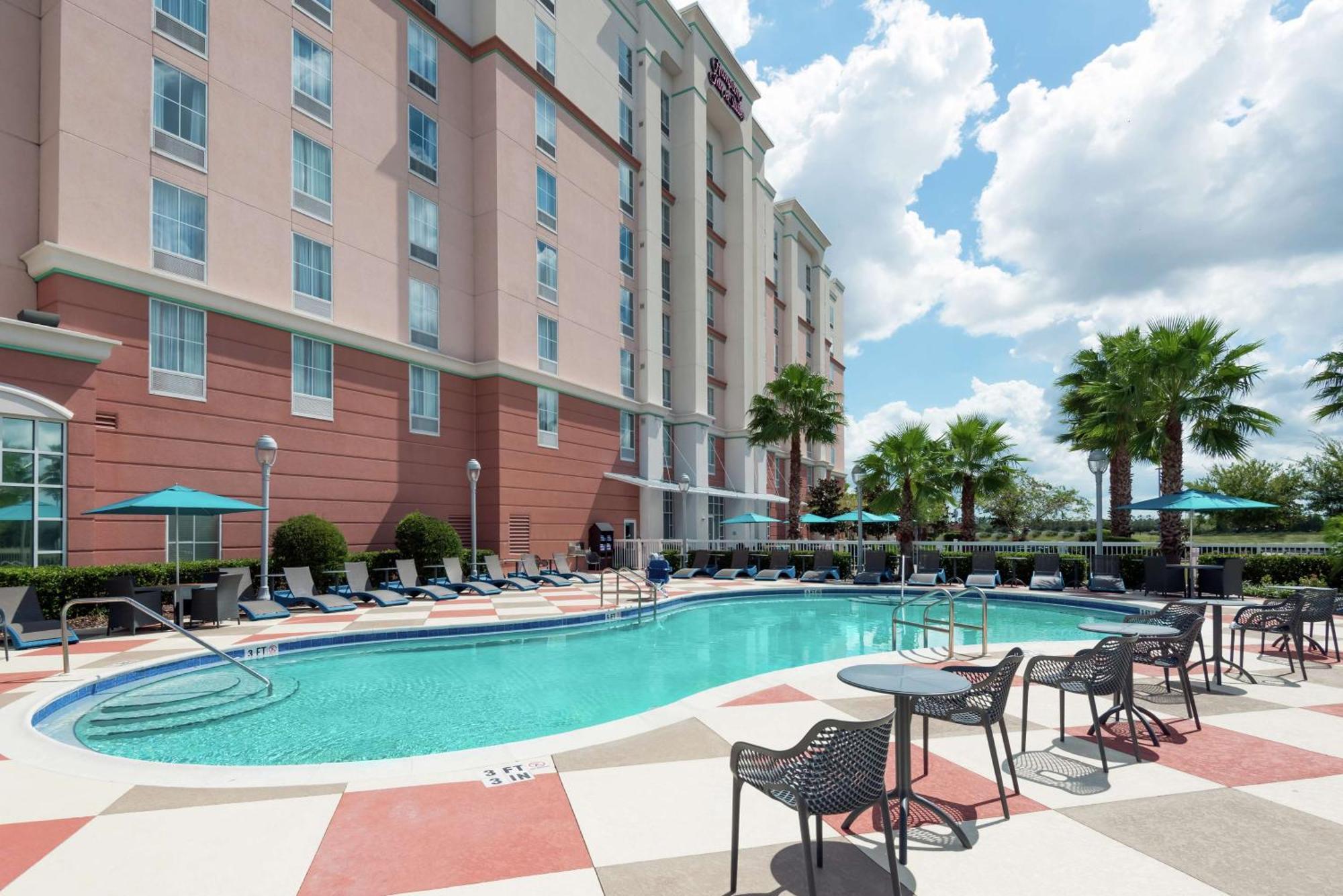 Hampton Inn & Suites Orlando Airport At Gateway Village Exterior photo