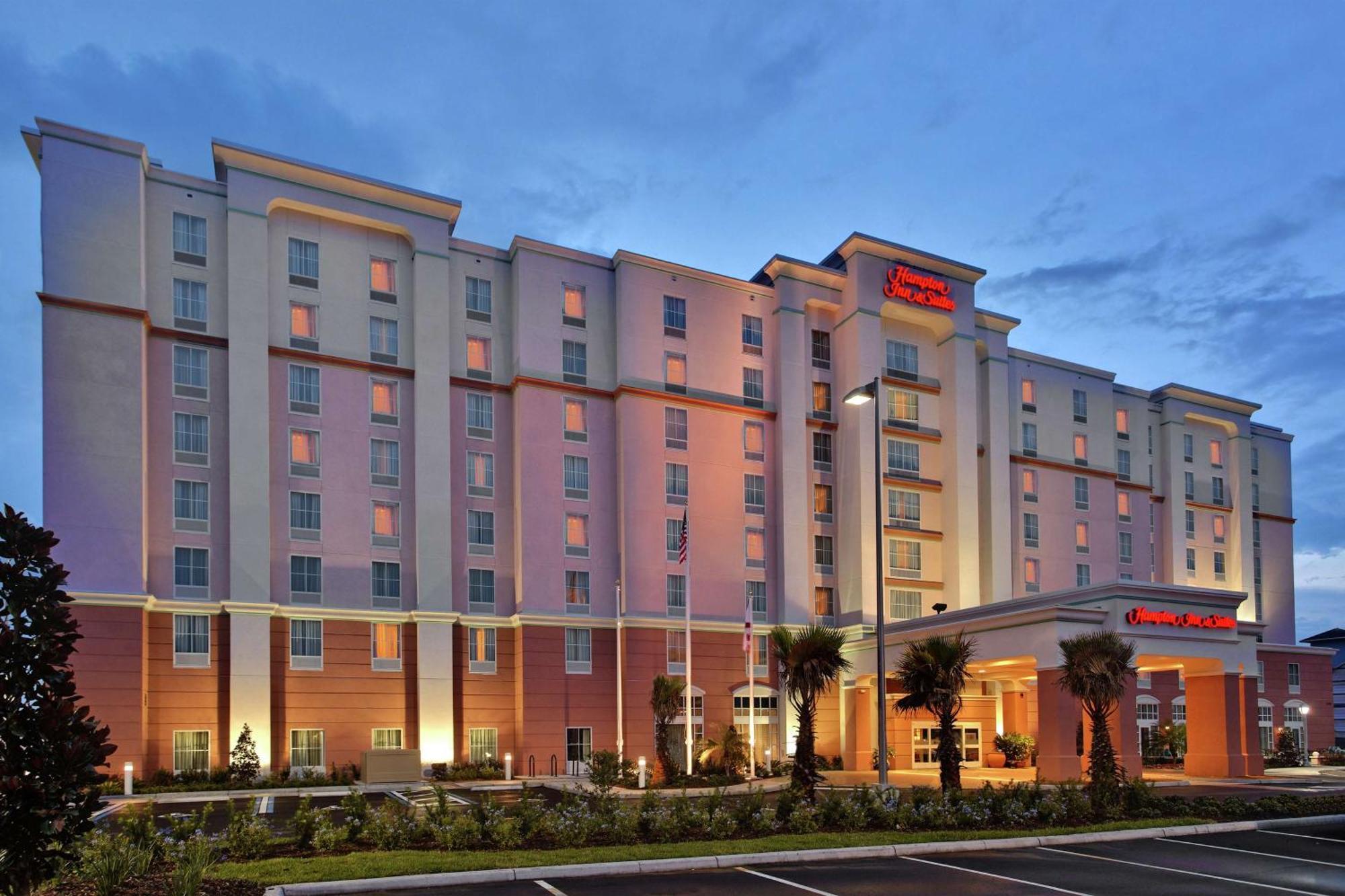 Hampton Inn & Suites Orlando Airport At Gateway Village Exterior photo